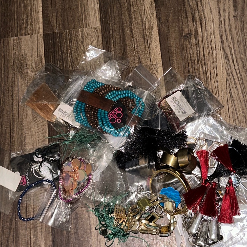 Elegant Women's Accessory Set - Multicolor